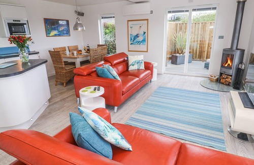 Portreath Cottage | PETROC, pet friendly, country holiday cottage, with pool in Portreath