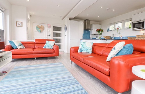 Portreath Cottage | PETROC, pet friendly, country holiday cottage, with pool in Portreath