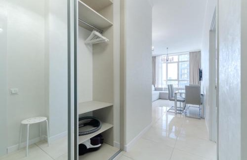 Pechers'kyi District Apartment | Petrovdom Apartments 12-214 in RC Central Park, 7 John McCain Street