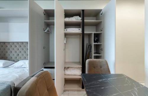 Shevchenkivs'kyi District Apartment | Petrovdom Apartments 24-280a in RC Manhattan, Beresteiskyi 11