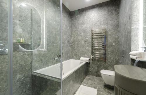 Afanasivsʹkyy Yar Apartment | Petrovdom apartments 4-99 in RC Yaroslaviv Grad, Bulvarno-Kudriavska 17B