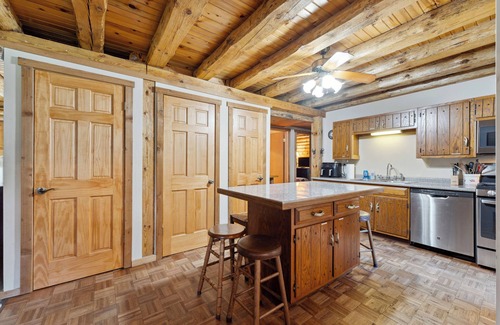 Mauston Cabin | Pets+ 8BR Cabin Retreat Sleeps 25+ Fire Pit GameRoom near Dells/Castle Rock Lake