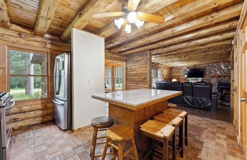Mauston Cabin | Pets+ 8BR Cabin Retreat Sleeps 25+ Fire Pit GameRoom near Dells/Castle Rock Lake