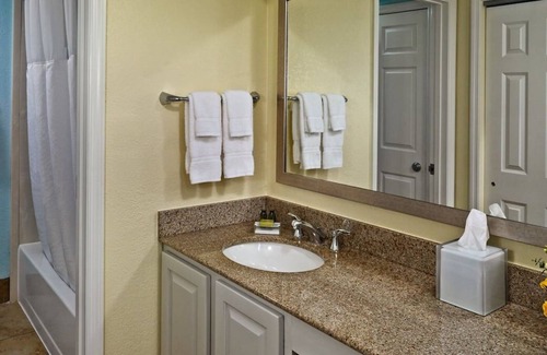 Houston House | Pets Allowed! FREE Parking, Full Kitchen, Near George W. S. Abbey Rocket Park!