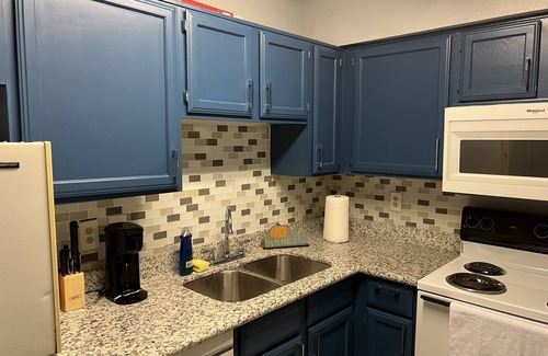 Westchase Condo | Pets allowed, Quiet condo in Westchase district and China town. Sleeps 4