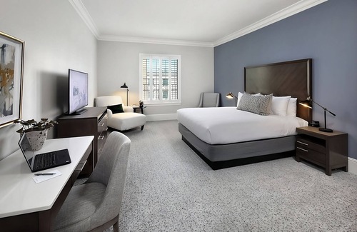 Winters Hotel | Pets are Allowed Here! 3 Courtyard Rooms, Free Parking, Outdoor Fireplace!