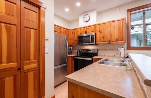 Village North Condo | Pets | BBQ | AC in bedrooms | Superb location