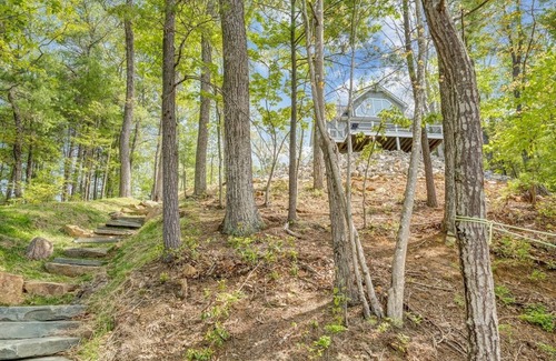 Goodview House | Pets, Lake, Dock, Fire Pit, Kayaks, and SUP