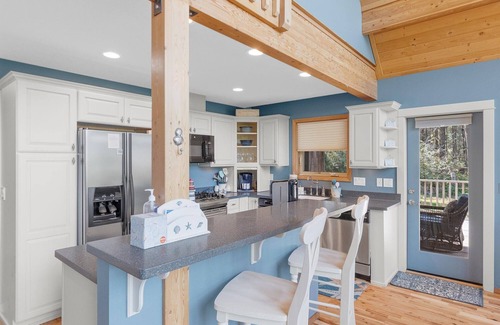 Ocean Park House | Pets OK, 150 yds to beach, modern, luxury (Journey)