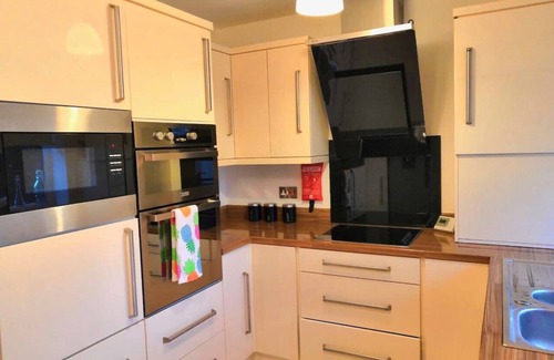 Halifax House | Pets OK | Halifax →10mins | 50” TV | Parking