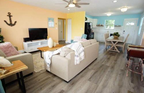 Smith's Memento House | Pets Ok! Walk To Ocean Center & Beach!