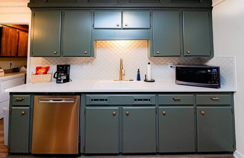 Madison House | Pets Stay Free! Renovated Ranch in quiet Cut De Sac