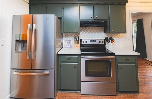 Madison House | Pets Stay Free! Renovated Ranch in quiet Cut De Sac