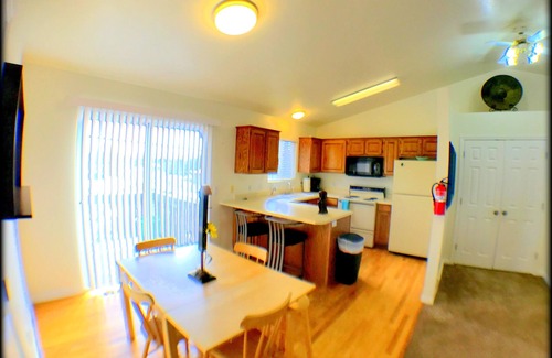 Canyon Rim House | Pets? TNJW Home In SLC! 3 Bdrm 2 Bath, Long-Term! Best Area!