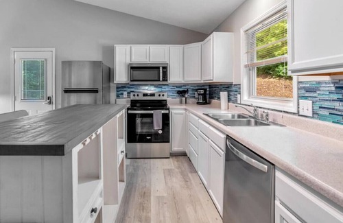 Royal Pines House | Pets Welcome at this Hot Tub Three Bedroom