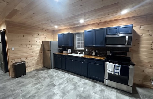 Sunbury Cabin | Pets welcome at this peaceful cabin with a view