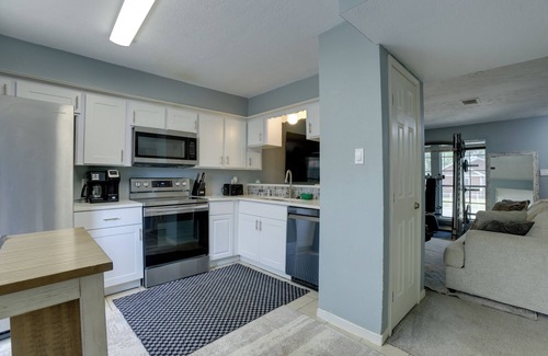 Humble House | Pets Welcome! Humble Townhome 4 Mi to Airport