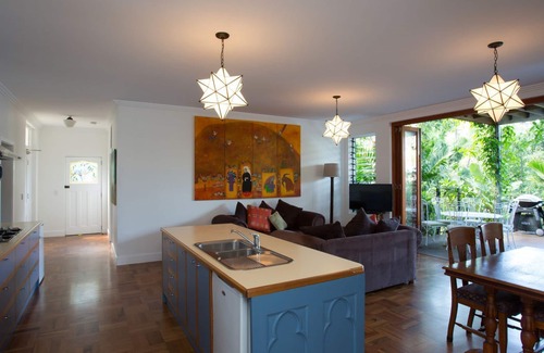 Bongaree House | Pets welcome-no fees; W'chair access; Free Wifi