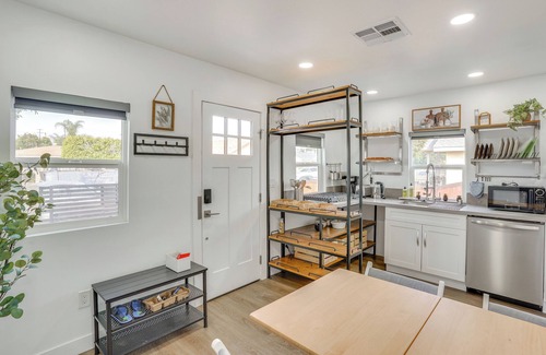Santa Ana Apartment | Pets Welcome: Sleek Abode in Santa Ana!