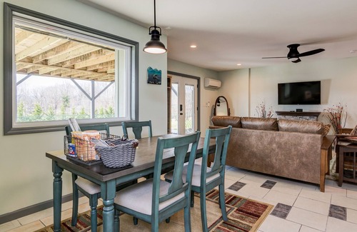 Candler Apartment | Pets welcomed, fully fenced in yard. Beautiful 1BR suite w full kitchen, WI-FI