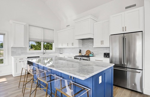 South Beach House | Pets welcomed, great beach cottage, steps to the ocean, family-friendly, BHI