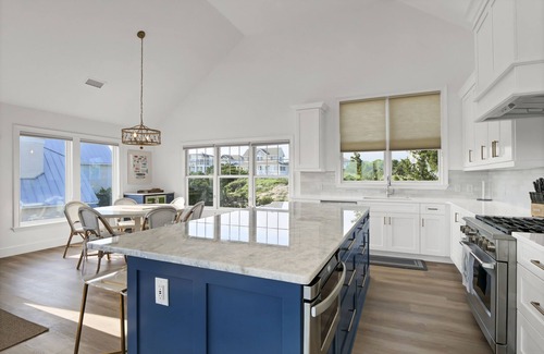 South Beach House | Pets welcomed, great beach cottage, steps to the ocean, family-friendly, BHI