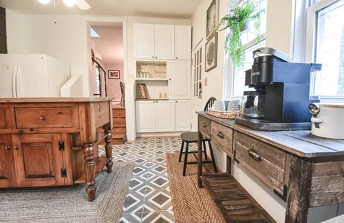 Boyce Cottage | Pets? YES! 🐕 Hot Tub ★ Fire Pit ★ Fast Wi-Fi