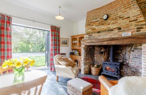 Wymondham House | Pettingalls Farm Cottage