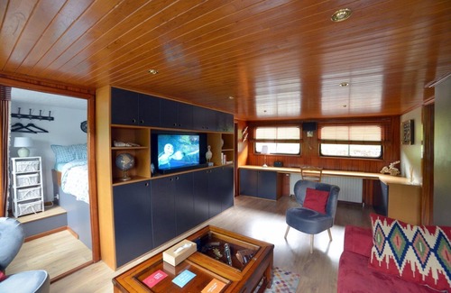 Braine-le-Comte Boat Rental | Petty lodge accommodation on the Rayclau barge