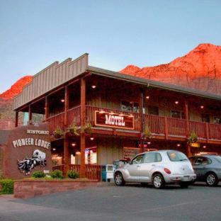 Zion National Park South Entrance Hotel | Petty Ranch Inn