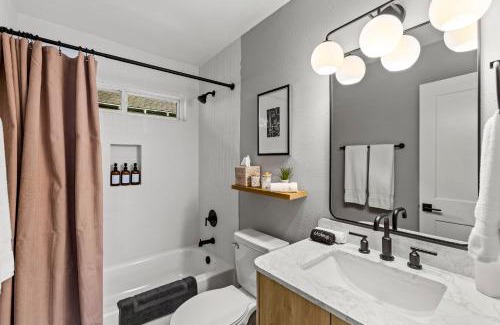Washington Ave./ Memorial Park Apartment | Petty's Place