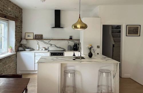 Petworth Cottage | Petworth Cottage-Sleeps 6-Pet Friendly-Central
