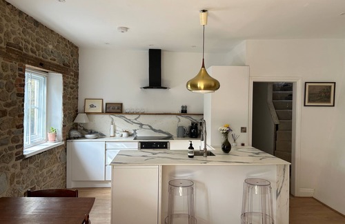 Petworth Cottage | Petworth Cottage-Sleeps 6-Pet Friendly-Central