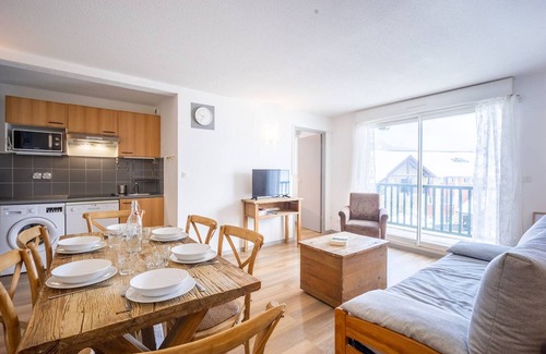 Germ Apartment | Peyragudes: Appartement 8 pers avec Piscine, Balcon, Proche Pistes, Parking Gratuit