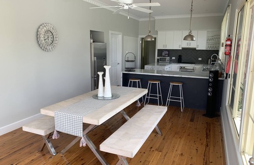 Tocumwal House | Peyton's Place - Five Bedroom Villa