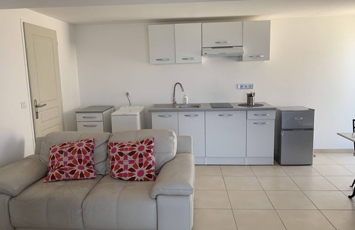 Castelnau-de-Guers House | PEZENAS Charming STUDIO OF 45 M2 A15 Min BEACHES AND LAKE.