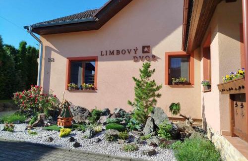 Vrbov House | Pezión Limbový Dvor