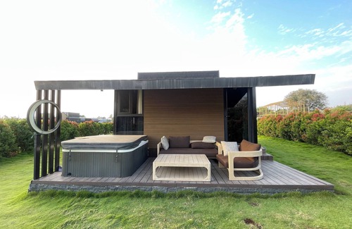Hyderabad Cottage | Pezo 2 Premium cabin with Private Jacuzzi Hyderabad
