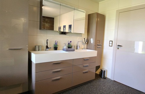 Rollfeld House | Pfefferhaus Ganzes Haus 24h Self Check in Main-radweg Werheim Village