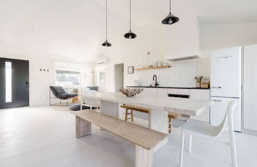 Monterey House | PG House: Modern Ocean Bungalow Amazing Location