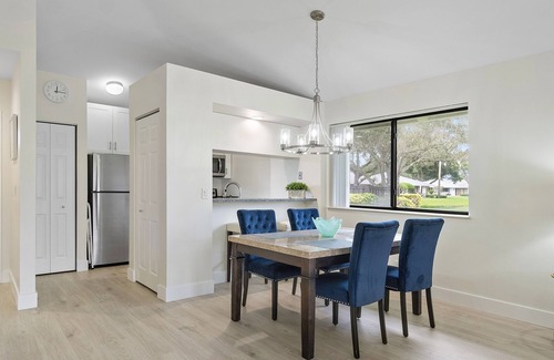 Palm Beach Gardens Cottage | PGA National Renovated, Bright and Spacious Corner One Story Home