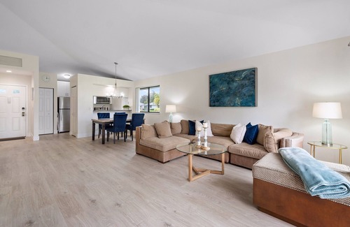 Palm Beach Gardens Cottage | PGA National Renovated, Bright and Spacious Corner One Story Home