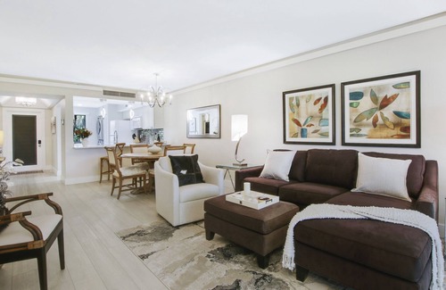 Hunt Club Condo | PGA National Golf Villa, Golf Views, Pool, Beaches, Walk to Resort, Spa, Dining