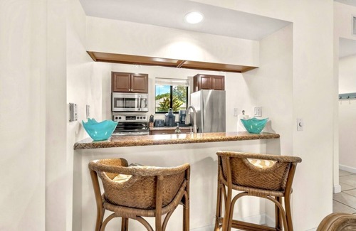 Palm Beach Gardens Cottage | PGA National Spacious One Story Home with Lake View