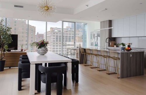 The Loop Apartment | PH w/Bean & Lake Views, An Elite Stay