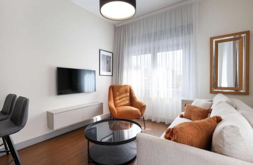 City Centre Apartment | Phaedrus Living Mini Art House Monet