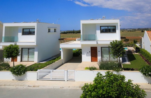 Softades Villa | Phaedrus Living: Serenity Waves Villas No.20