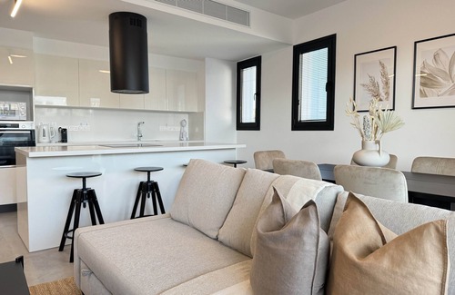 Aglantzia Apartment | Phaedrus Living White Hills Suites City View