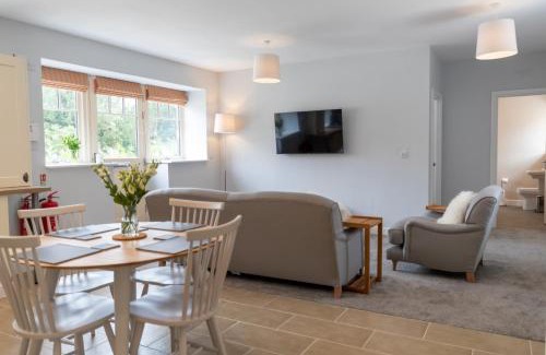 Worksop Apartment | Phaleron - Modern barn conversion on a country estate