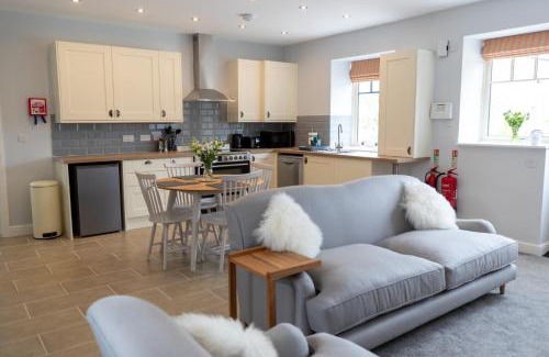 Worksop Apartment | Phaleron - Modern barn conversion on a country estate